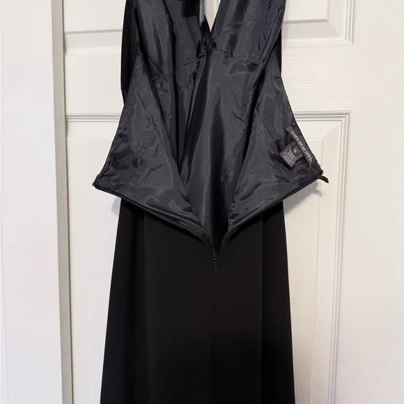Jones Wear Elegant Black Halter Cocktail Dress - Size 16 - Picture 8 of 9